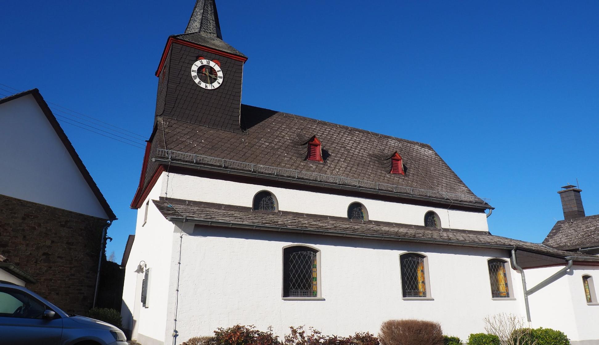 Außenansicht der Kirche in Berg