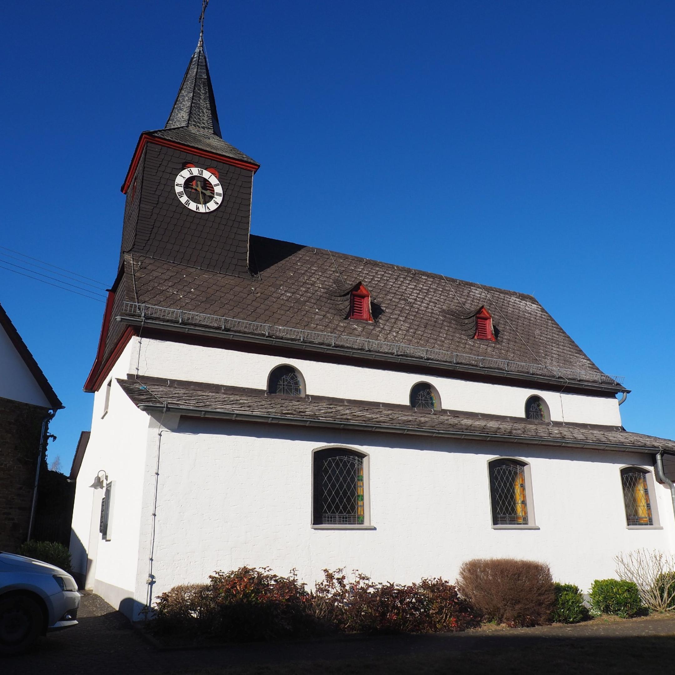 Außenansicht der Kirche in Berg