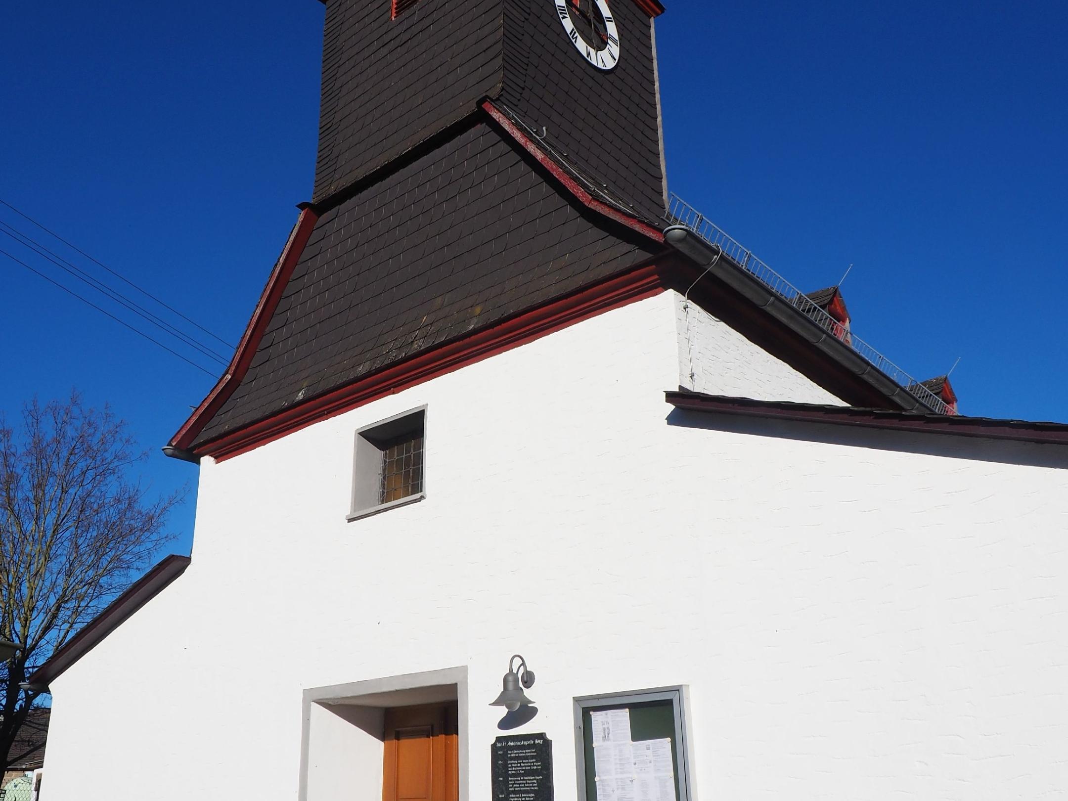 Aussenansicht Frontseite Kapelle Berg