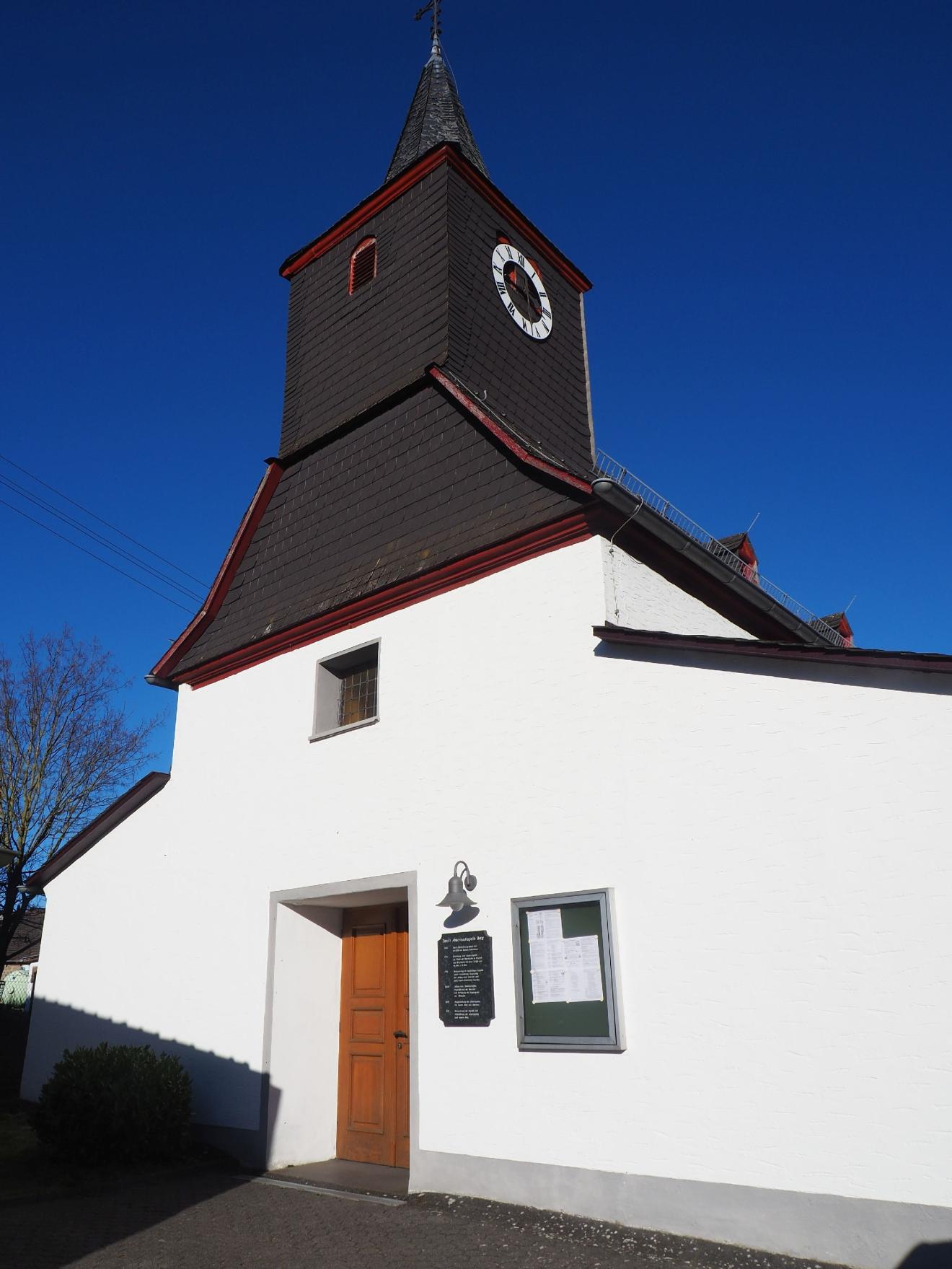 Aussenansicht Frontseite Kapelle Berg