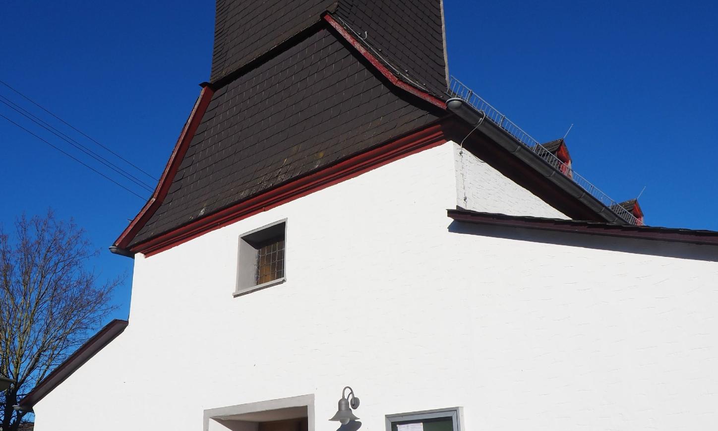 Aussenansicht Frontseite Kapelle Berg