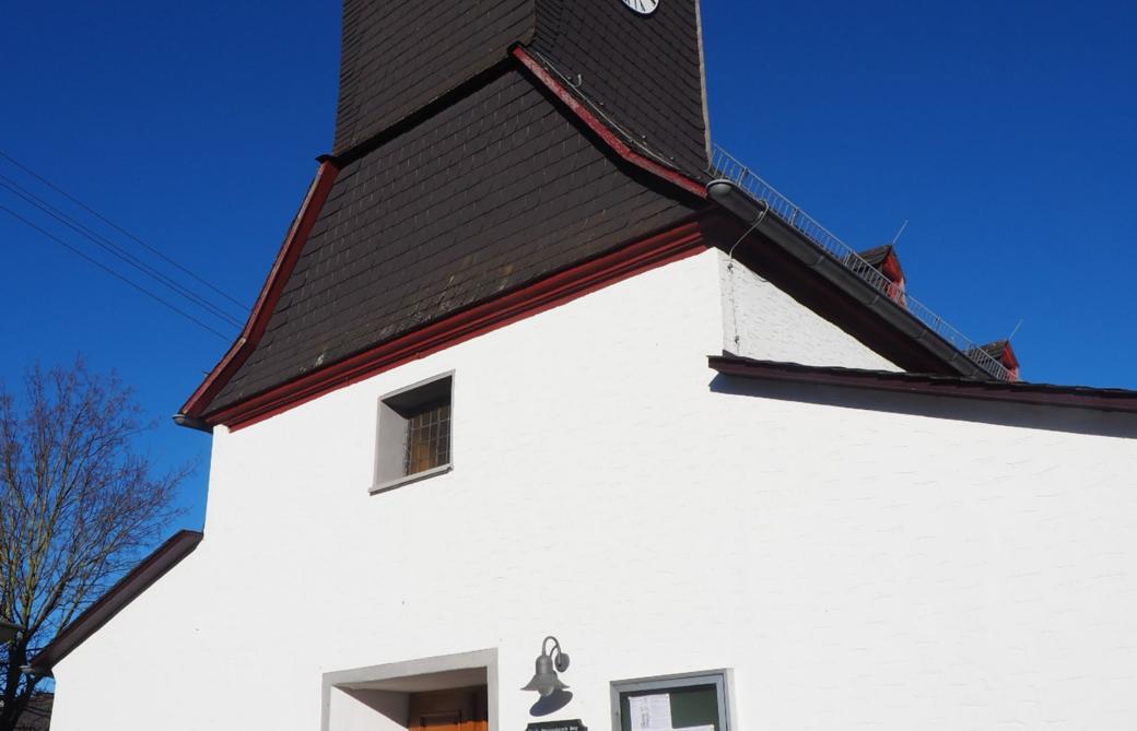 Aussenansicht Frontseite Kapelle Berg