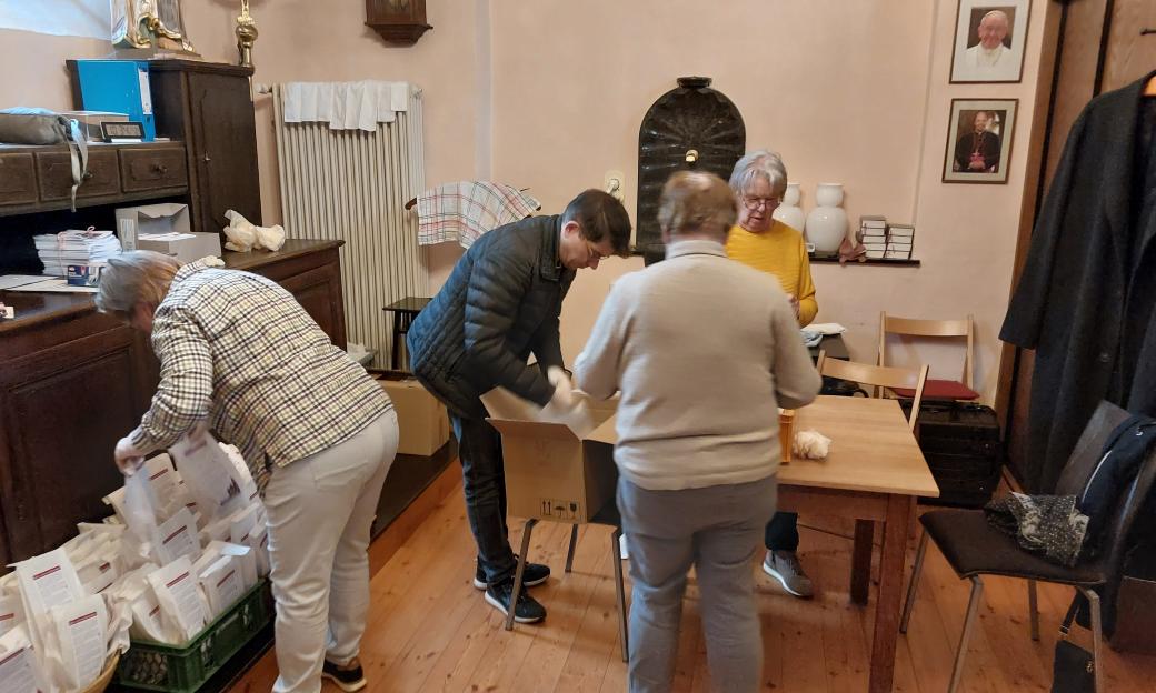 Rosinenbrötchen packen