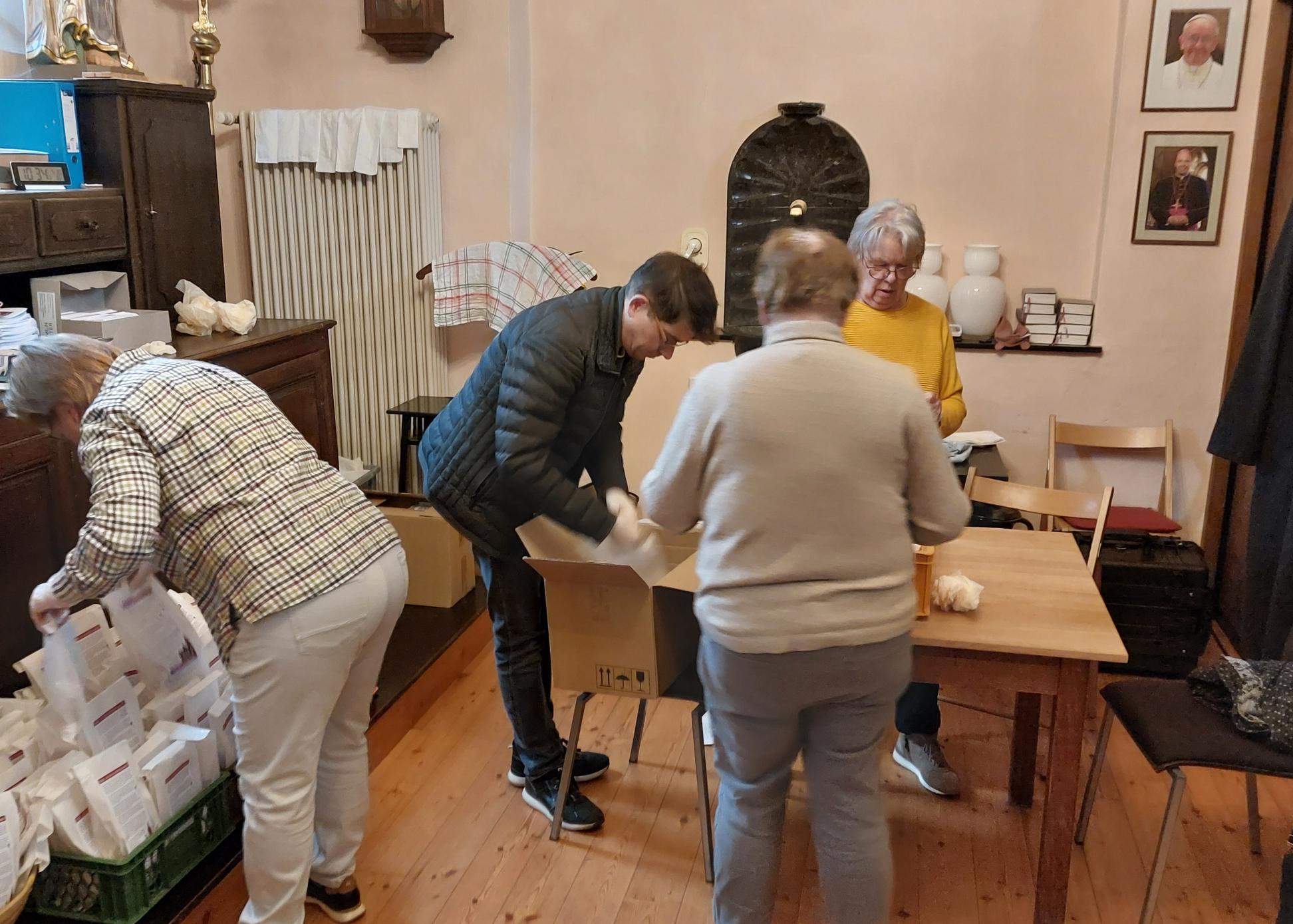 Rosinenbrötchen packen
