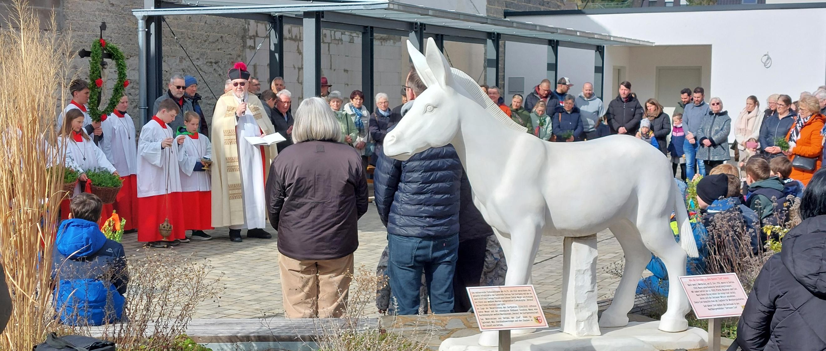 Palmweihe auf dem Dorfplatz