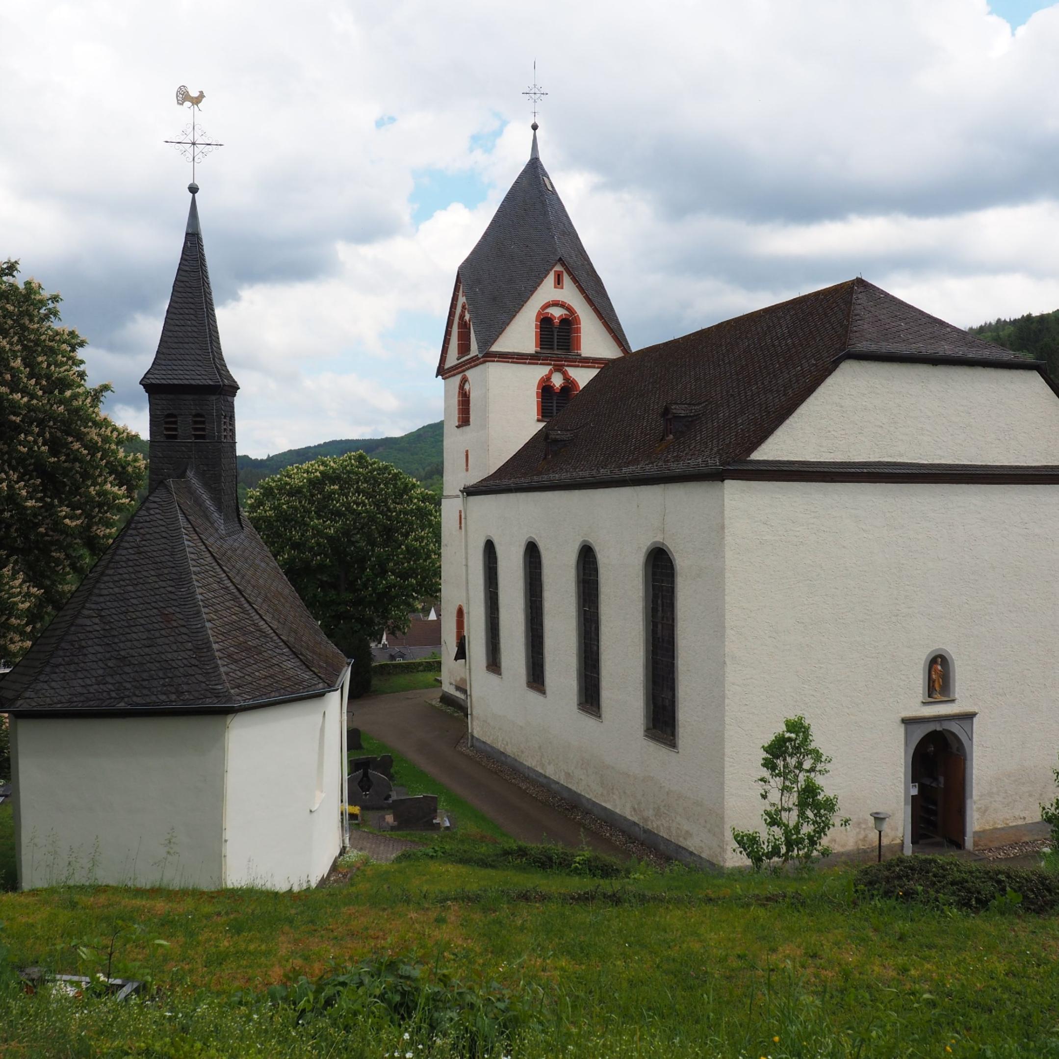 Blick auf die Pfarrkirche Kesseling