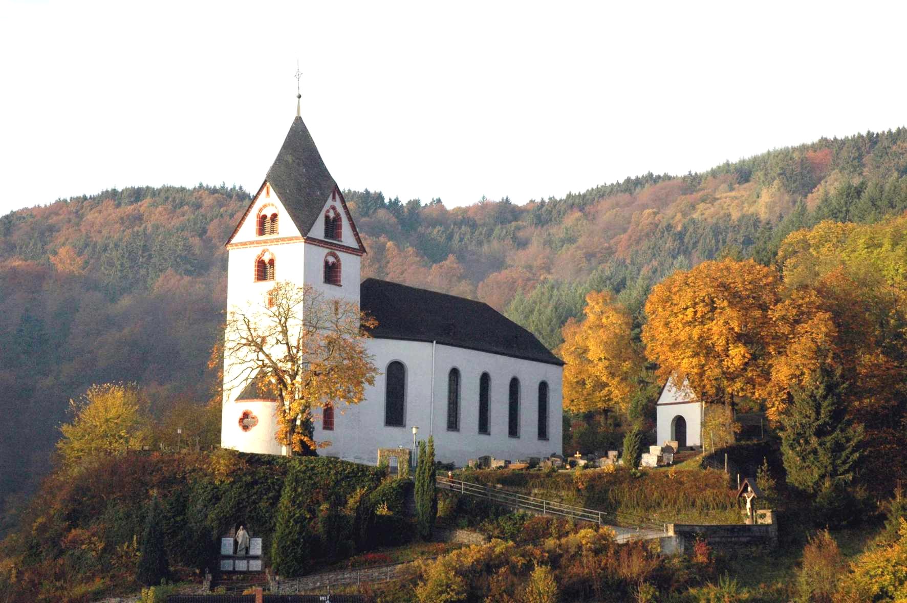 Pfarrkirche St. Petrus und Maternus Kesseling