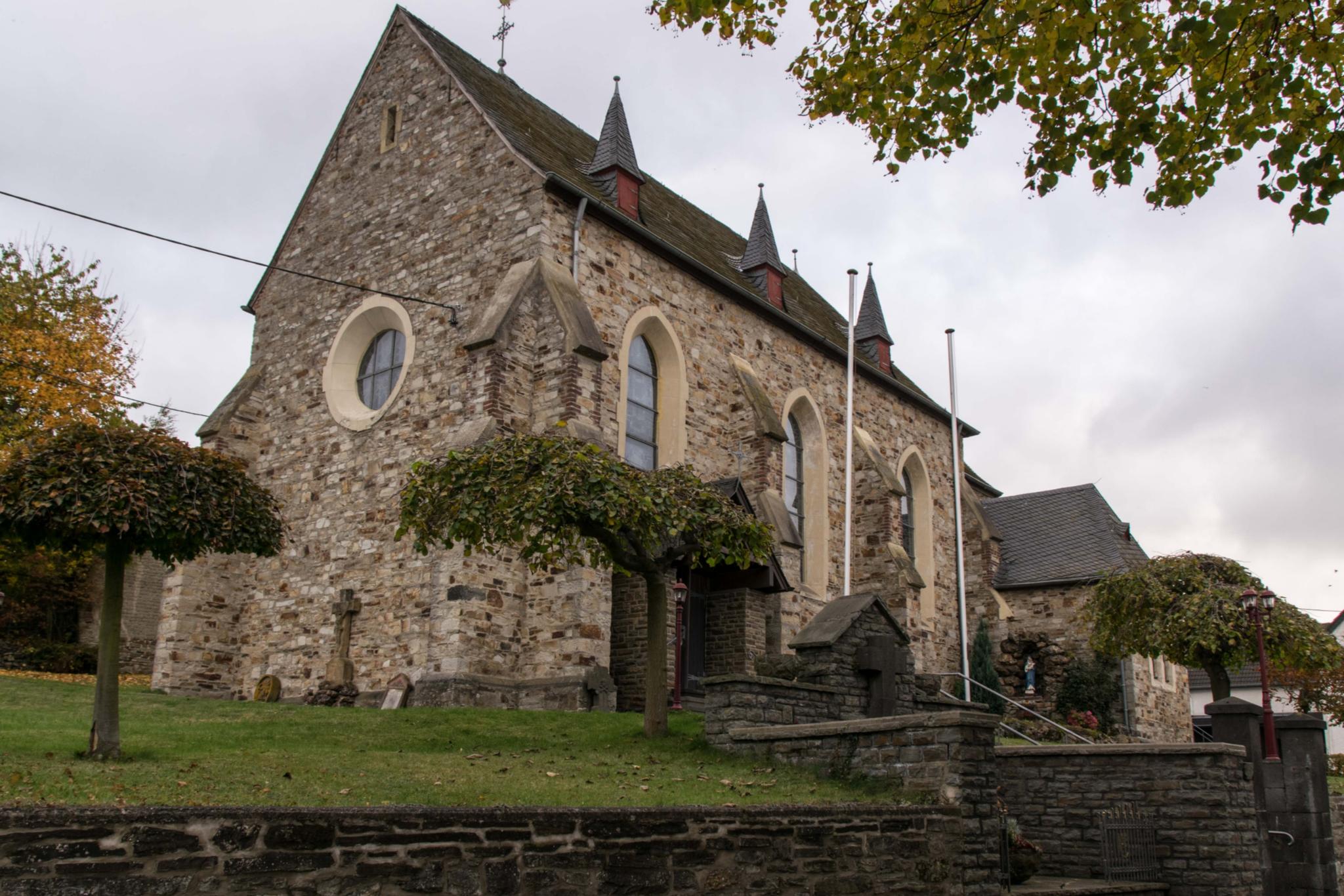 Außenansicht St. Notburgis Lind