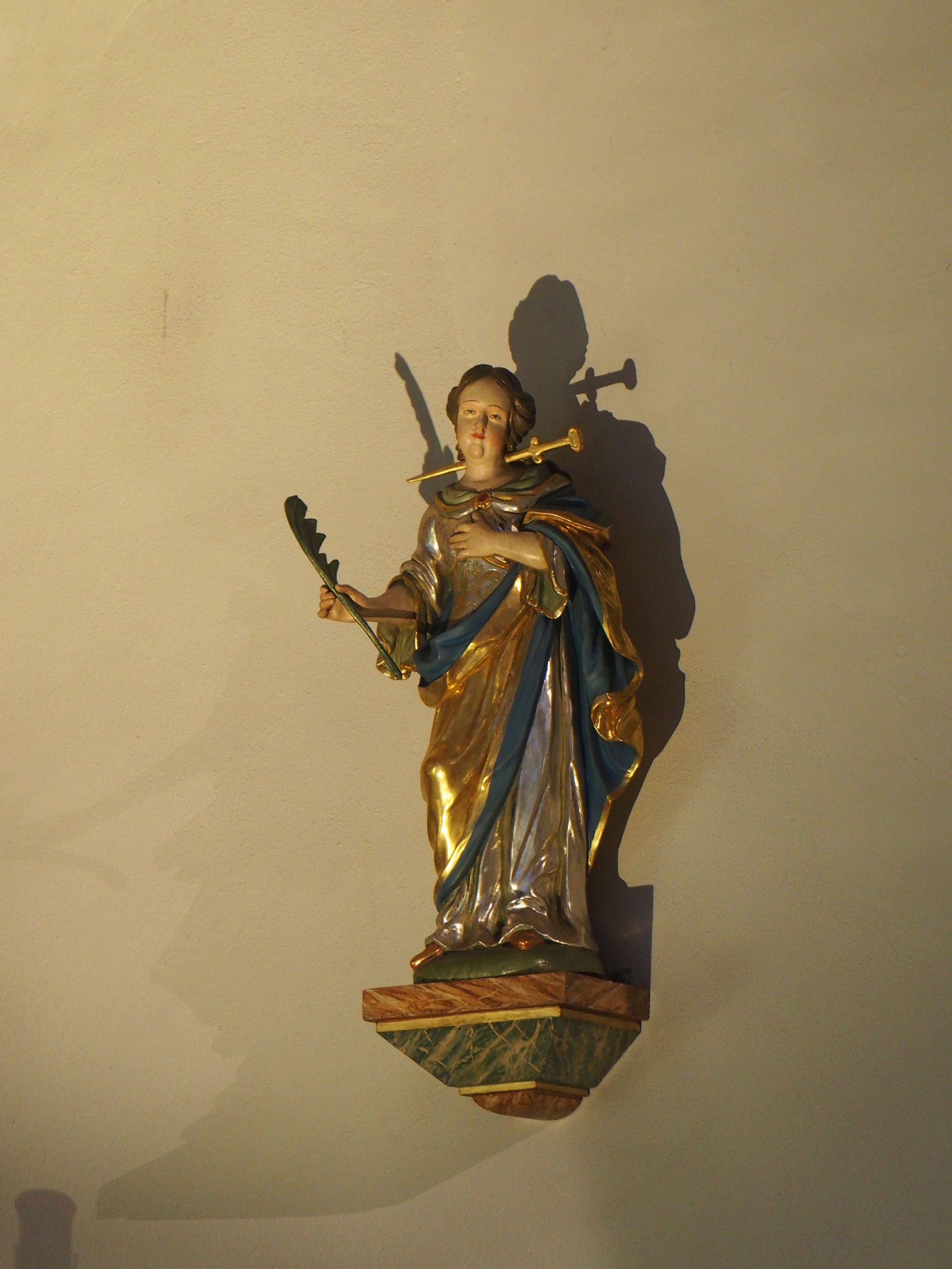 Heiligenfigur in der Kirche von rech